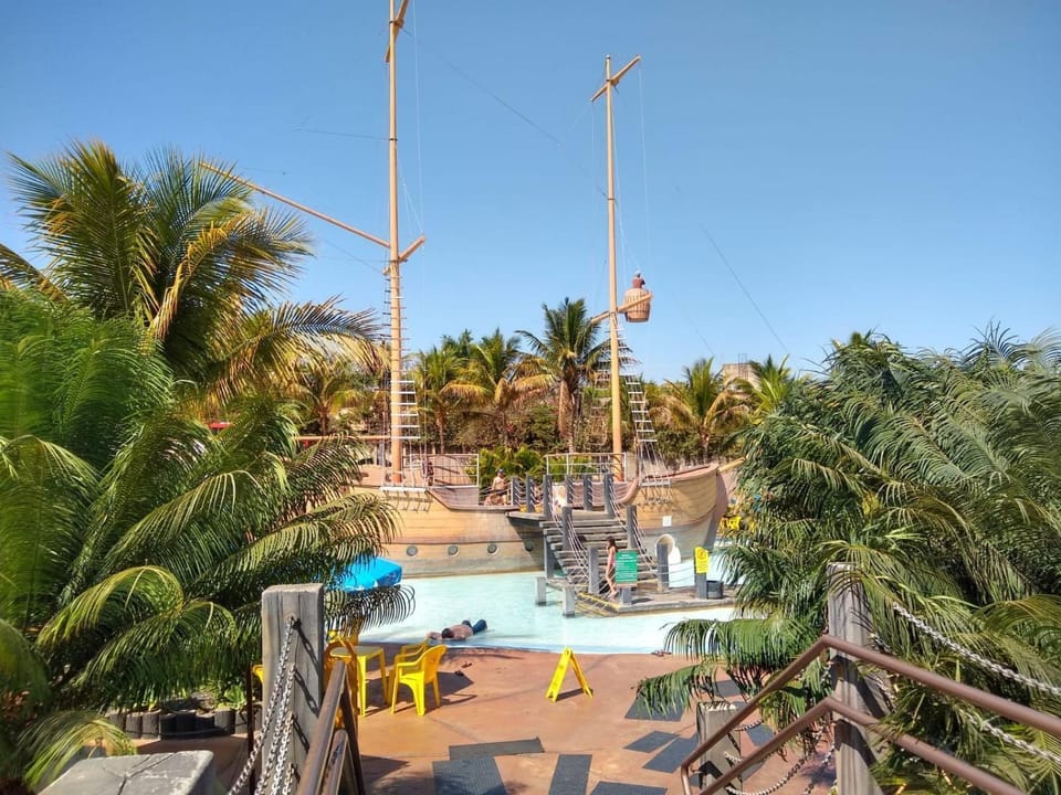 Day, Swimming pool