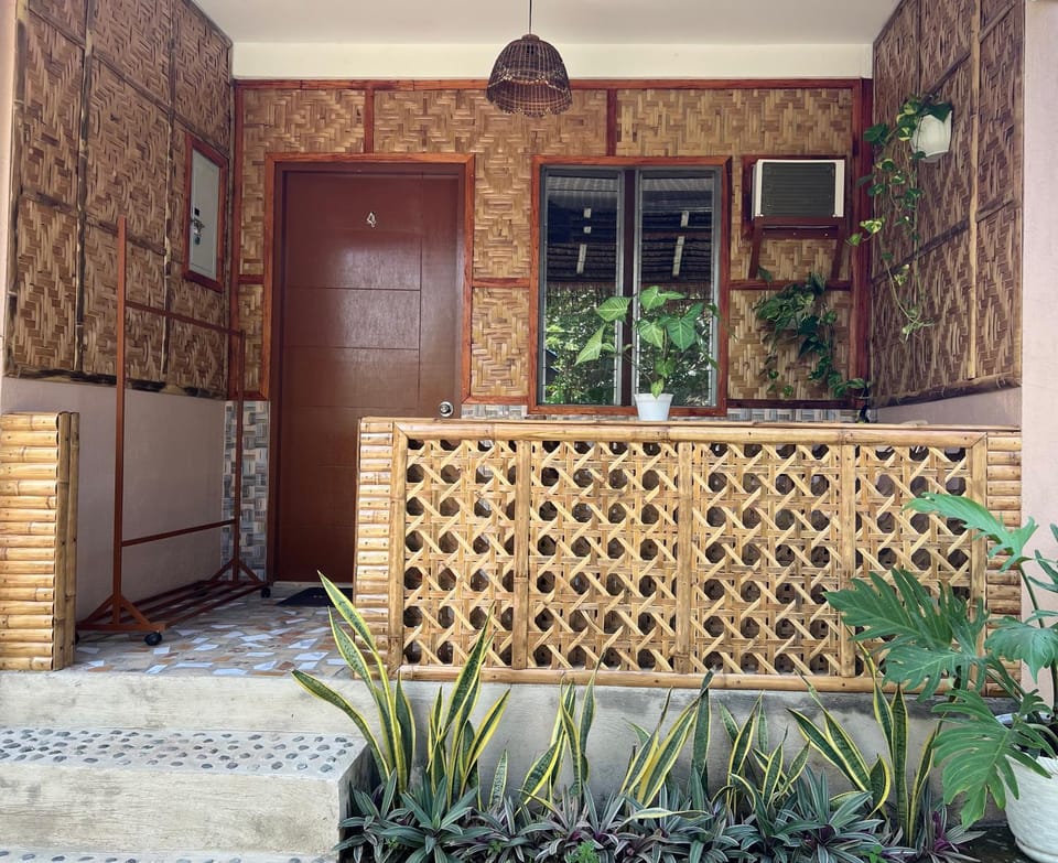 Casas de Ruumar Bed and Breakfast-Bar-Two rooms for family available Bed and Breakfast in Central Visayas