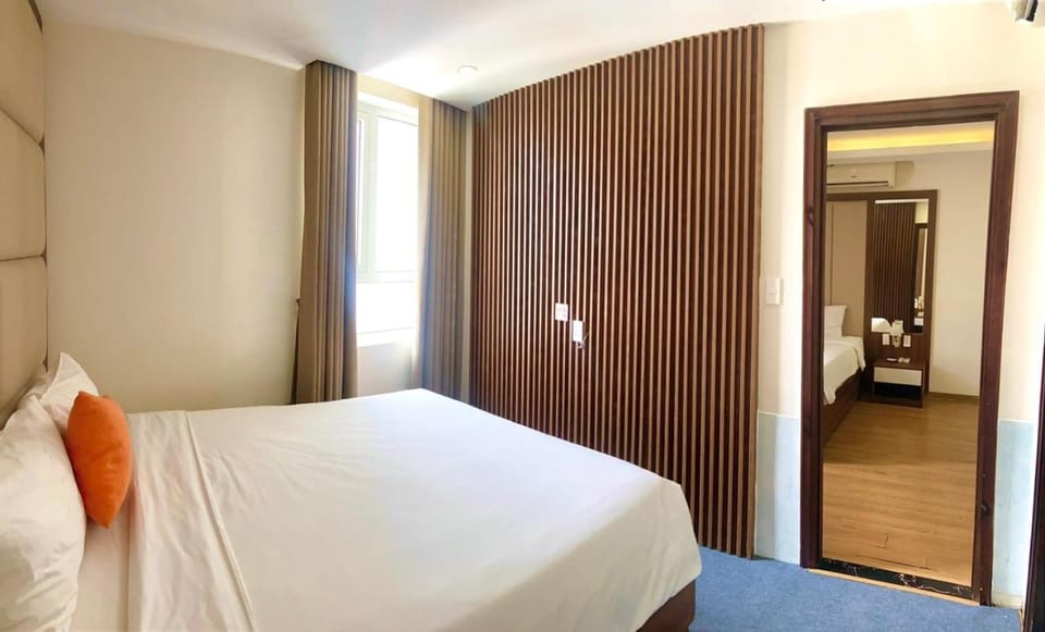 Bedroom, Quiet street view