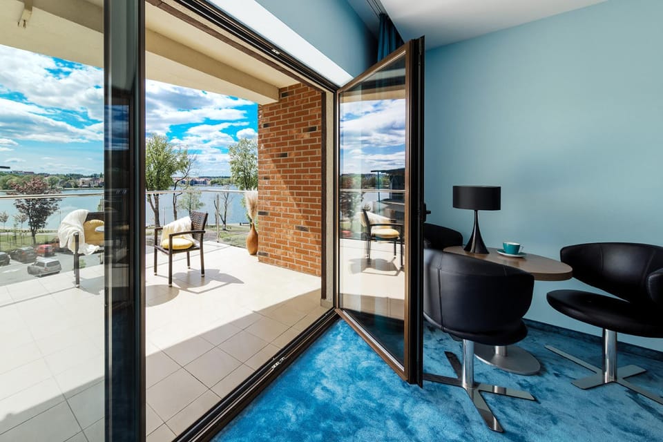 Balcony/Terrace, Living room, Lake view
