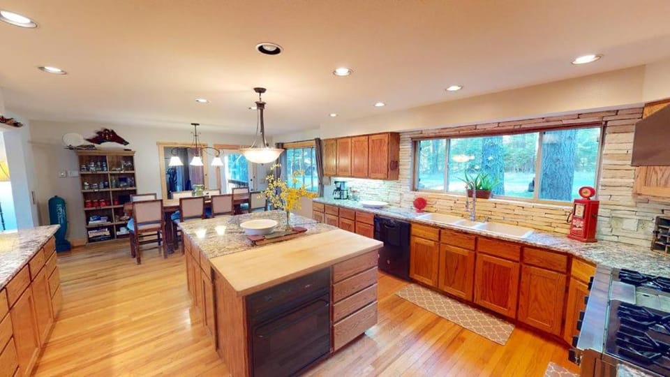 Pines on the Pond by Casago McCall - Donerightmanagement House in McCall