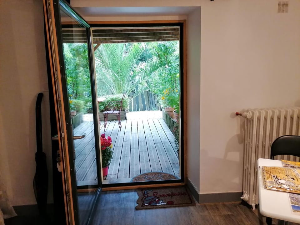 Guest House dans jardin exotique proche d'une voie verte Vacation rental in Morlaix