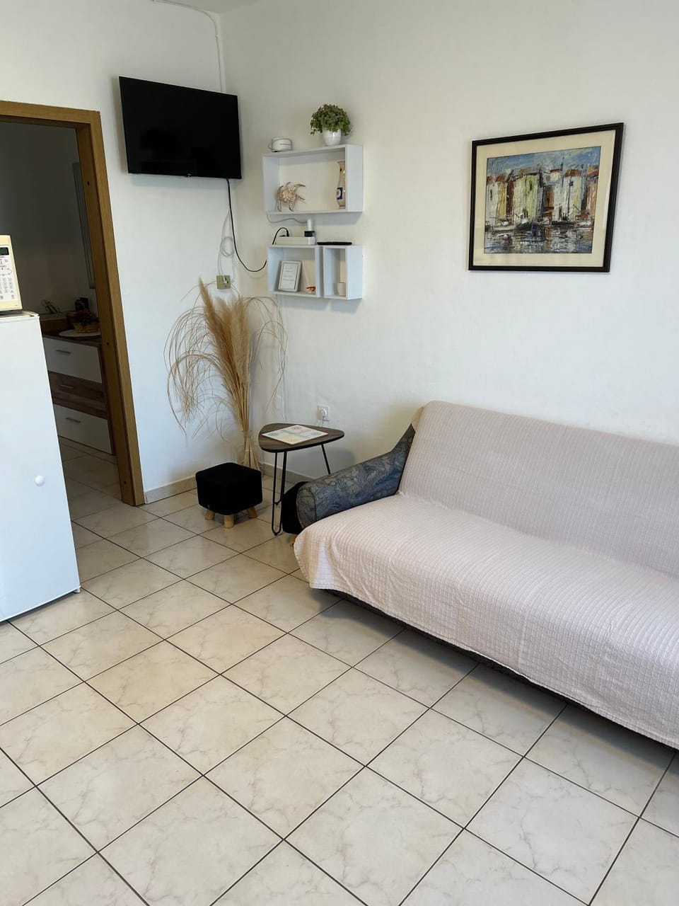TV and multimedia, Kitchen or kitchenette, Living room, Photo of the whole room, Seating area