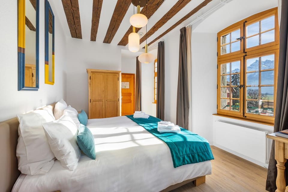 Bed, Mountain view