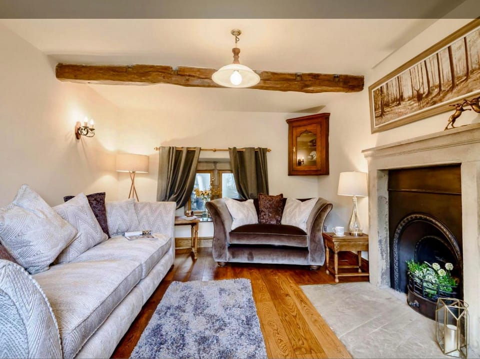 Red Lion House House in Staffordshire Moorlands District