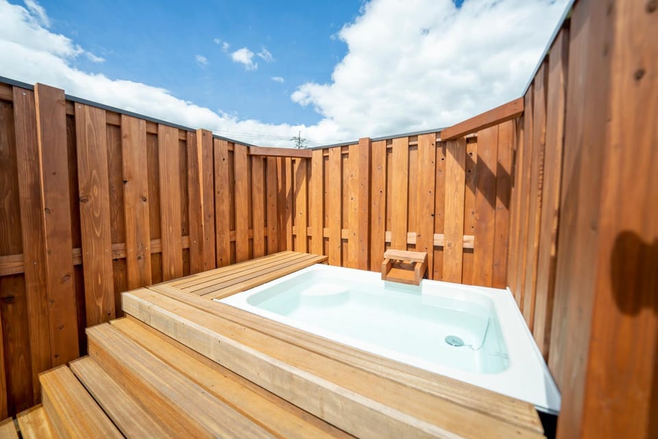 Property building, Day, Hot Tub