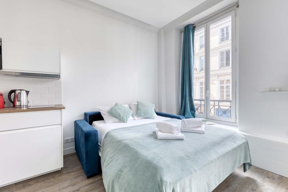 Bed, Photo of the whole room