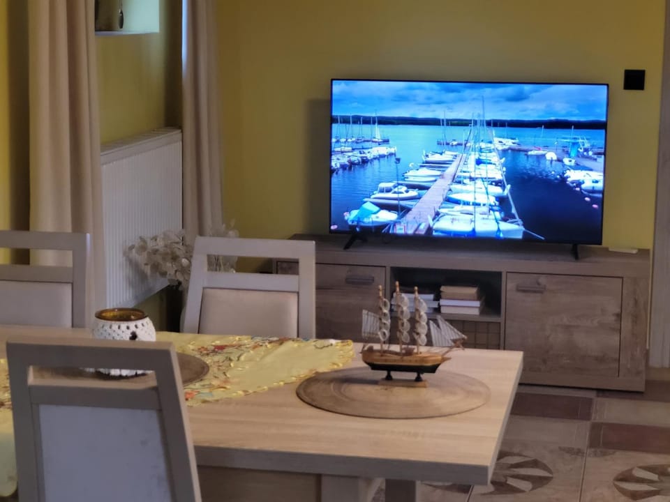 Apartament Biała Flaga nad Jeziorem Charzykowskim Apartment in Pomeranian Voivodeship