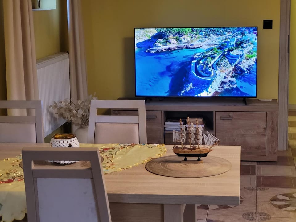 Apartament Biała Flaga nad Jeziorem Charzykowskim Apartment in Pomeranian Voivodeship