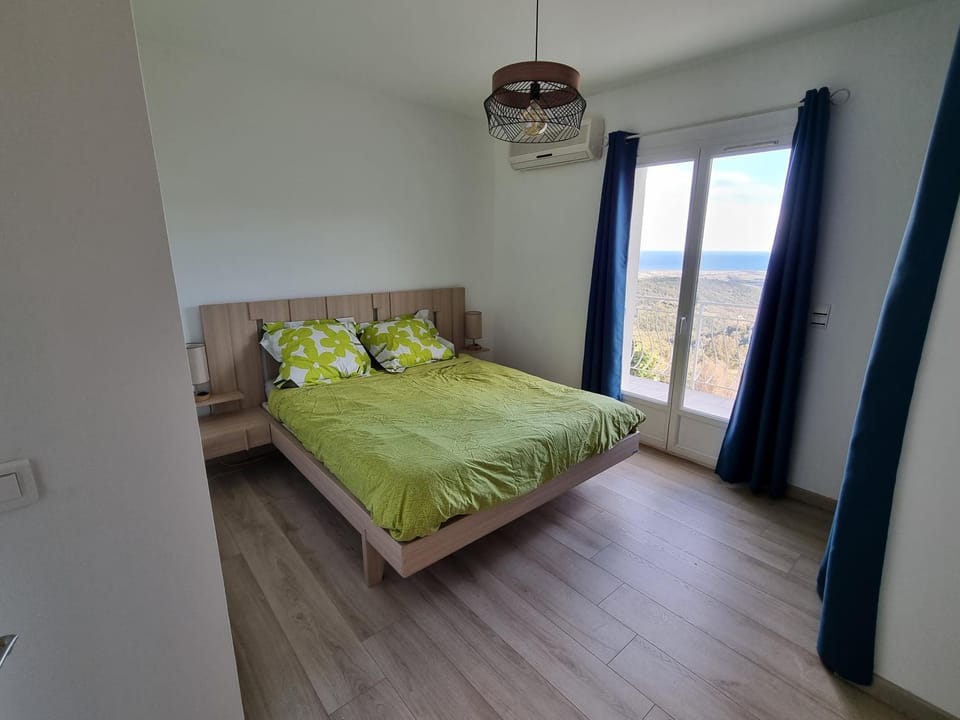 Bed, Bedroom, Sea view