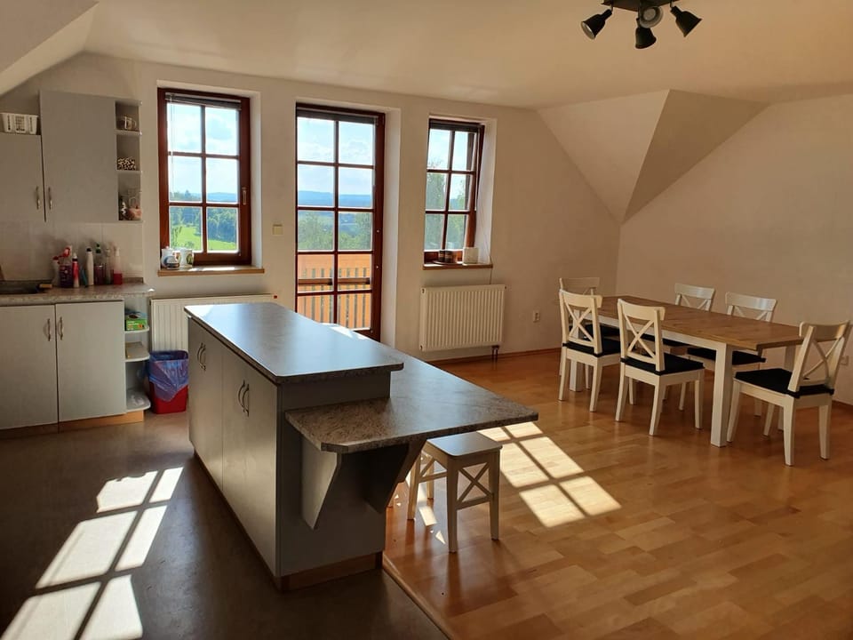 Dining area, kitchen