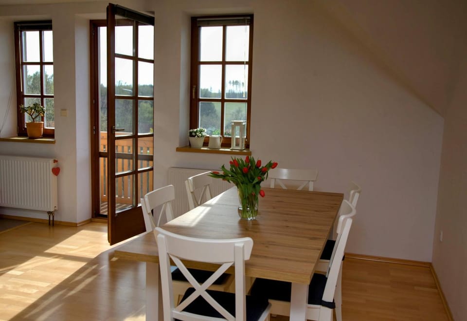 View (from property/room), Balcony/Terrace, Dining area