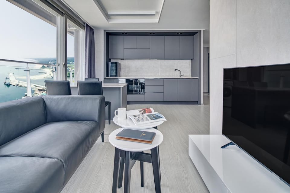 Kitchen or kitchenette, Living room, Dining area