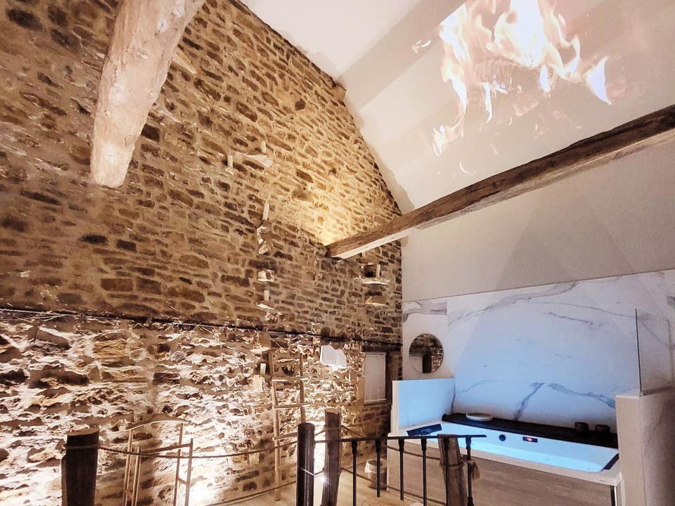 Activities, Hot Tub, TV and multimedia