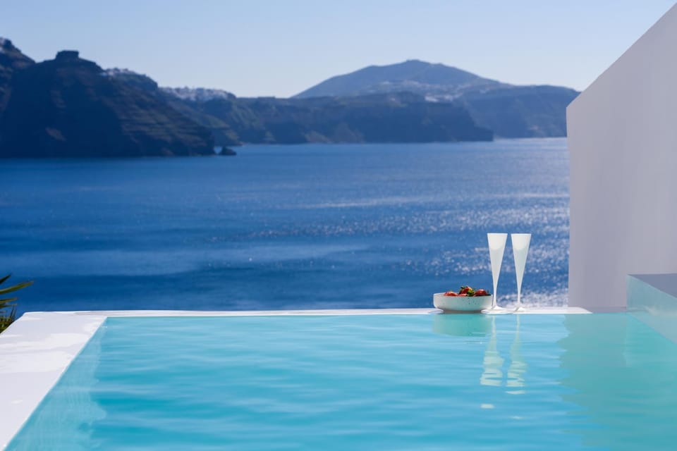 Nearby landmark, Day, Natural landscape, Hot Tub, View (from property/room), Balcony/Terrace, Seating area, Landmark view, Pool view, Sea view, Swimming pool, Seasons