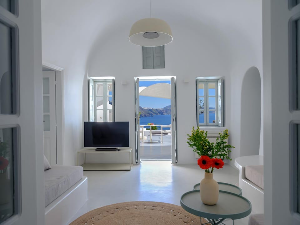Patio, Natural landscape, TV and multimedia, Balcony/Terrace, Living room, Seating area, Sea view