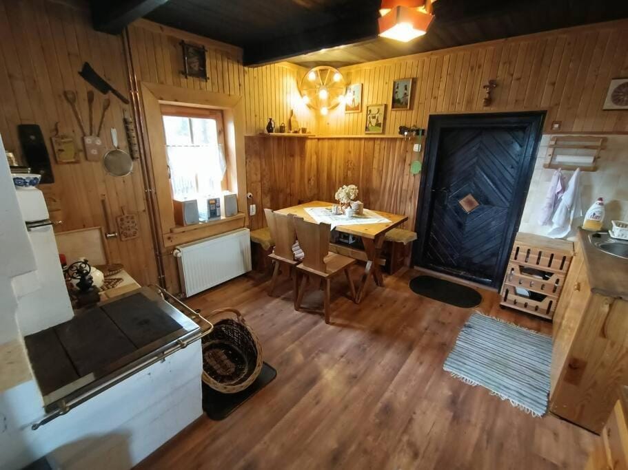Ludwikówka pod Luboniem, stu-letni domek w górach Chalet in Lesser Poland Voivodeship