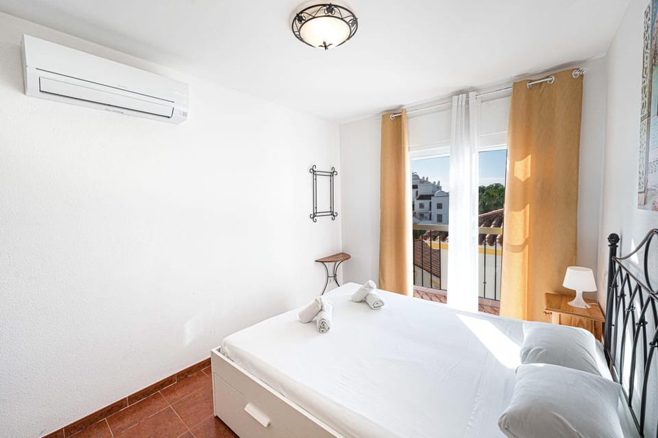 Bed, Photo of the whole room, Bedroom, towels, air conditioner