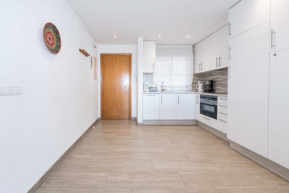 Kitchen or kitchenette, oven