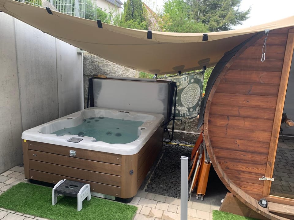 Hot Tub, Hot Tub, Sauna, Spa and wellness centre/facilities