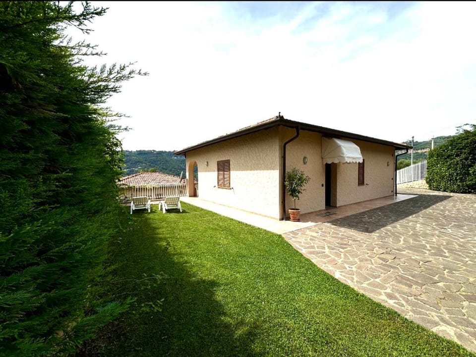 Pink House House in Liguria