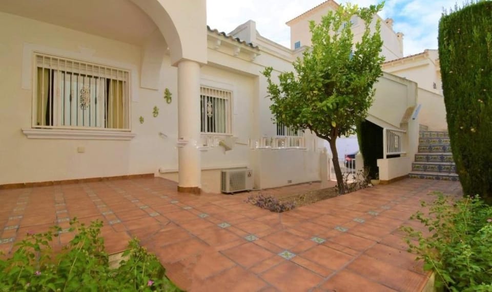 MAISON ENTIERE AVEC PISCINE, WIFI, GRAND SOLARIUM ET TERRAIN ARBORE House in Vega Baja del Segura
