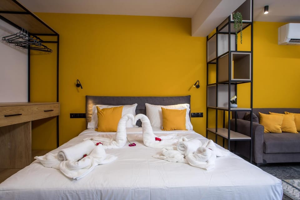 Bed, Photo of the whole room, Bedroom, towels