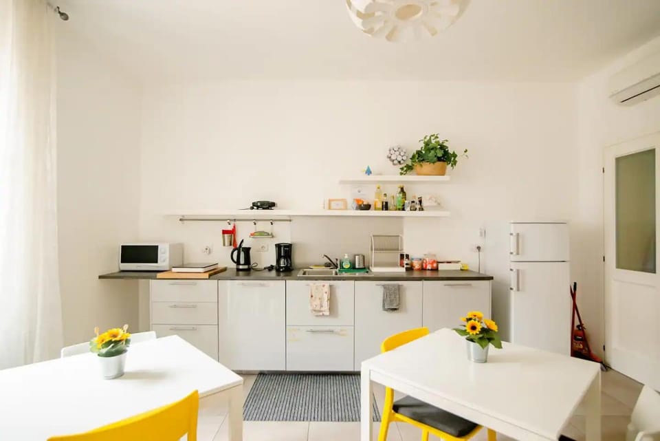 Communal kitchen, kitchen