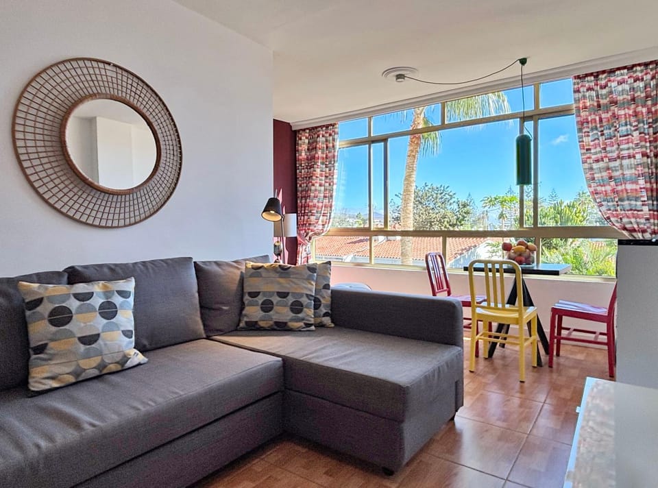 View (from property/room), Living room, Seating area, Dining area