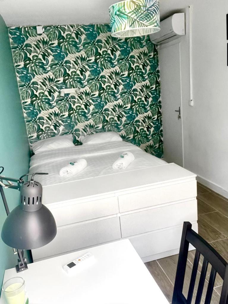 Bed, Seating area, Bedroom, wardrobe