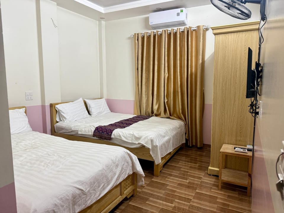 Property building, Bed, Photo of the whole room, Bedroom, wardrobe, air conditioner