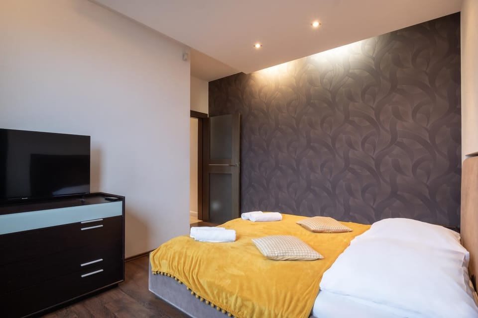 Communal lounge/ TV room, Bed, Photo of the whole room, Bedroom, towels