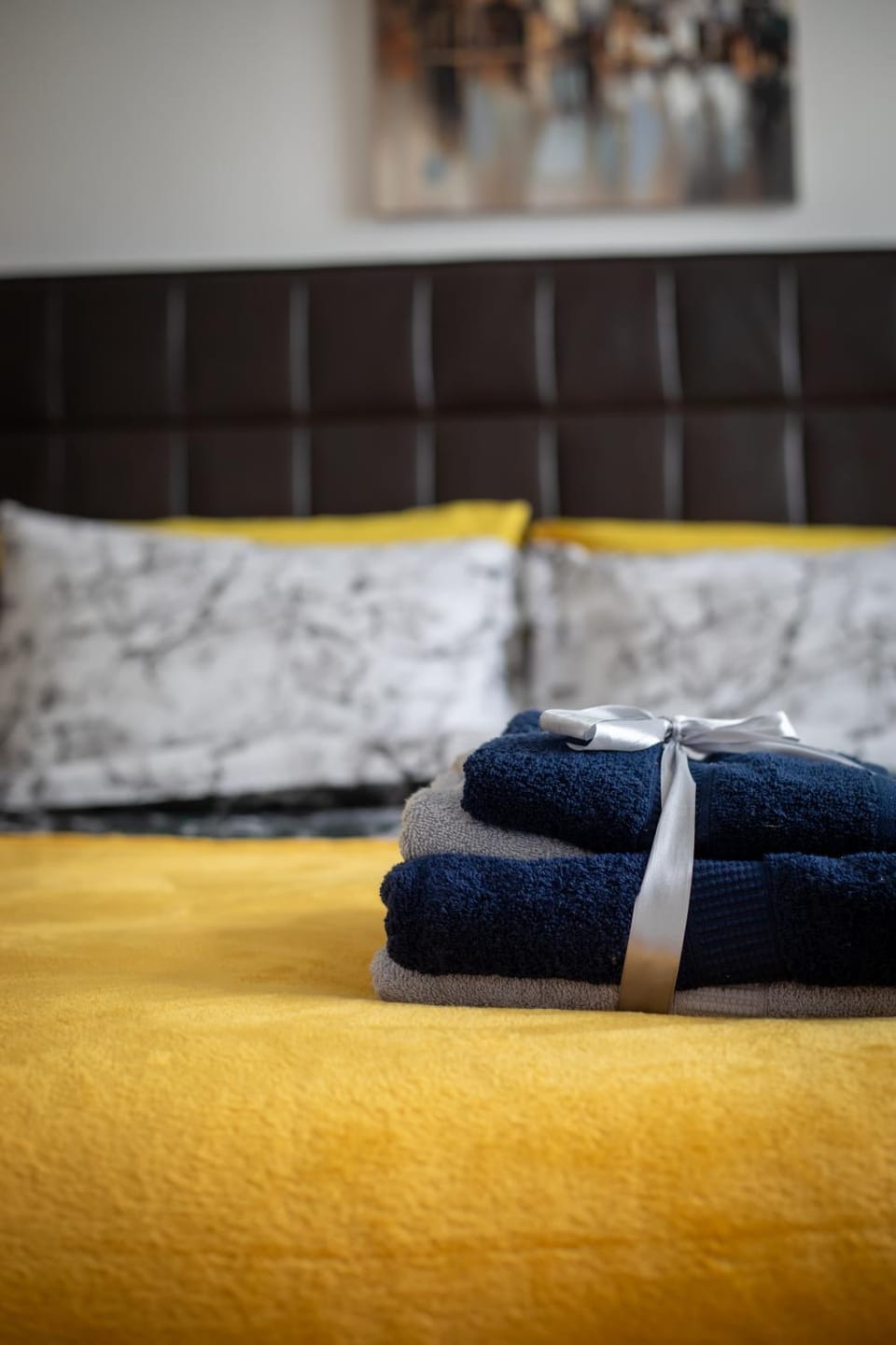 Bed, Bedroom, towels