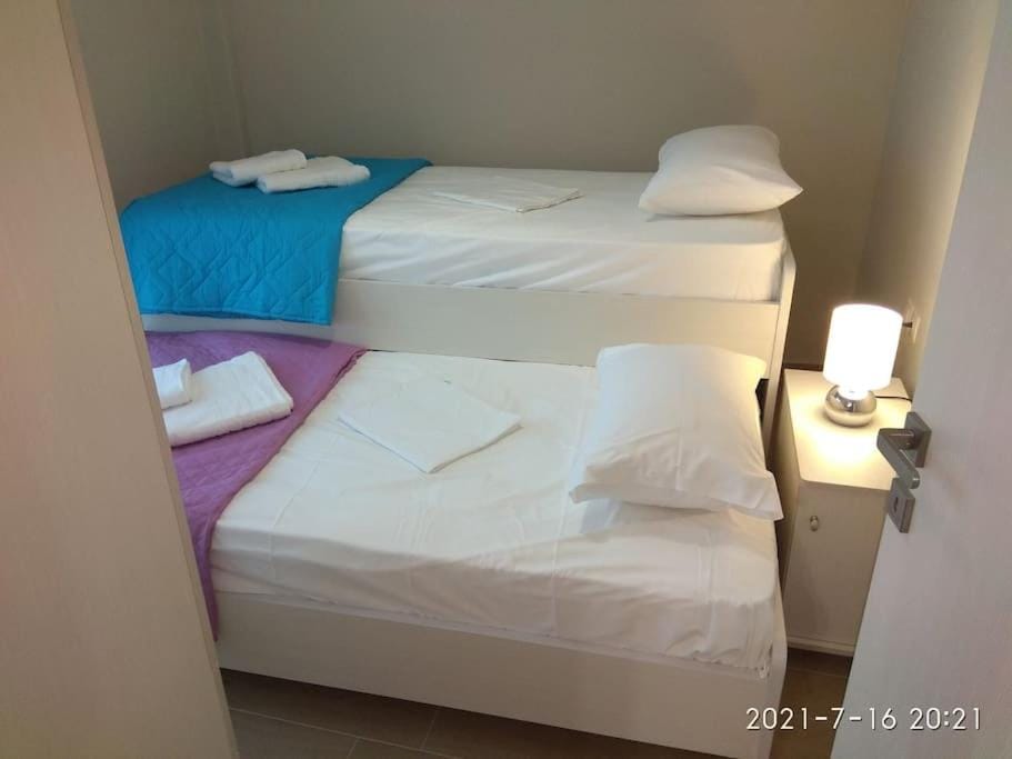 Photo of the whole room, Bedroom, bunk bed