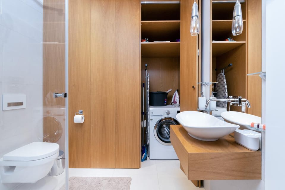 Bathroom, washing machine