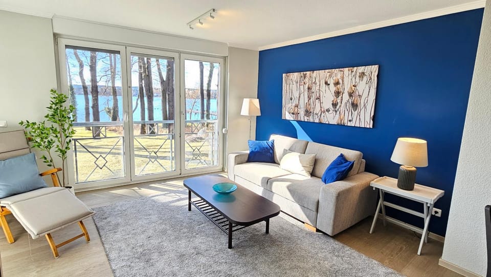 View (from property/room), Living room, Seating area