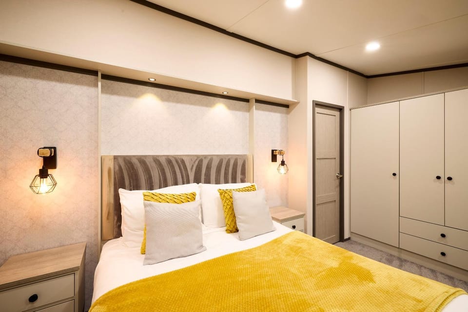 Bed, Photo of the whole room, Bedroom, wardrobe