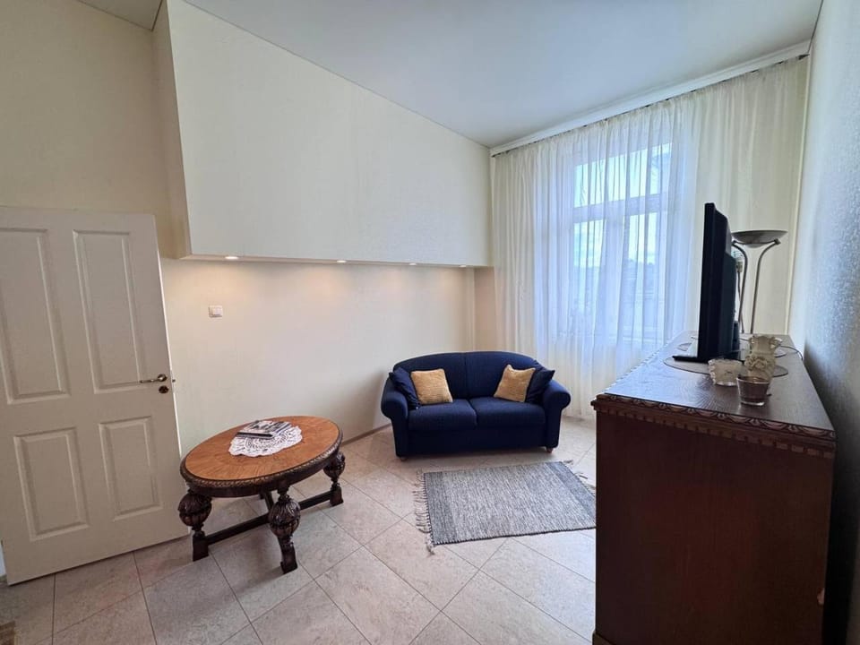 TV and multimedia, Seating area