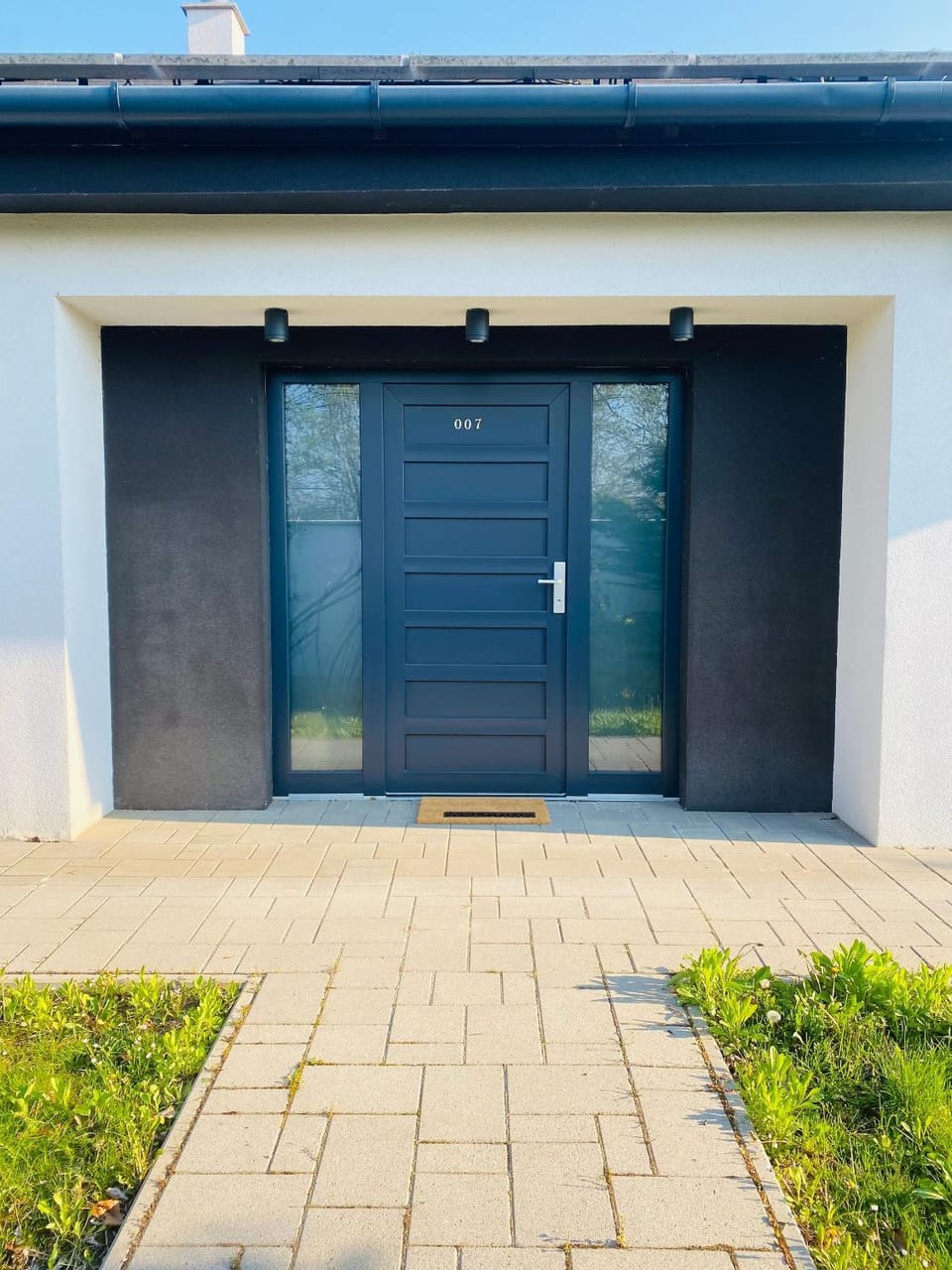 Facade/entrance
