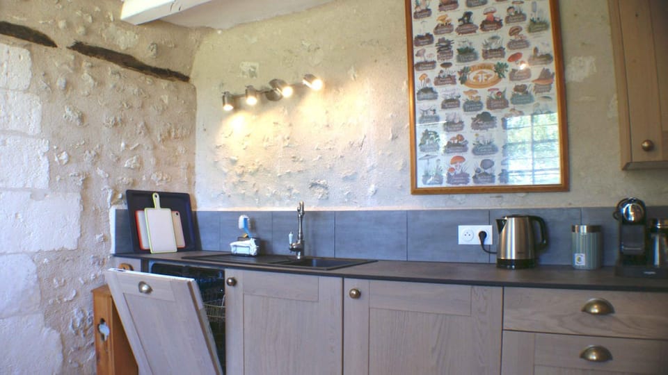 Coffee/tea facilities, Kitchen or kitchenette, dishwasher