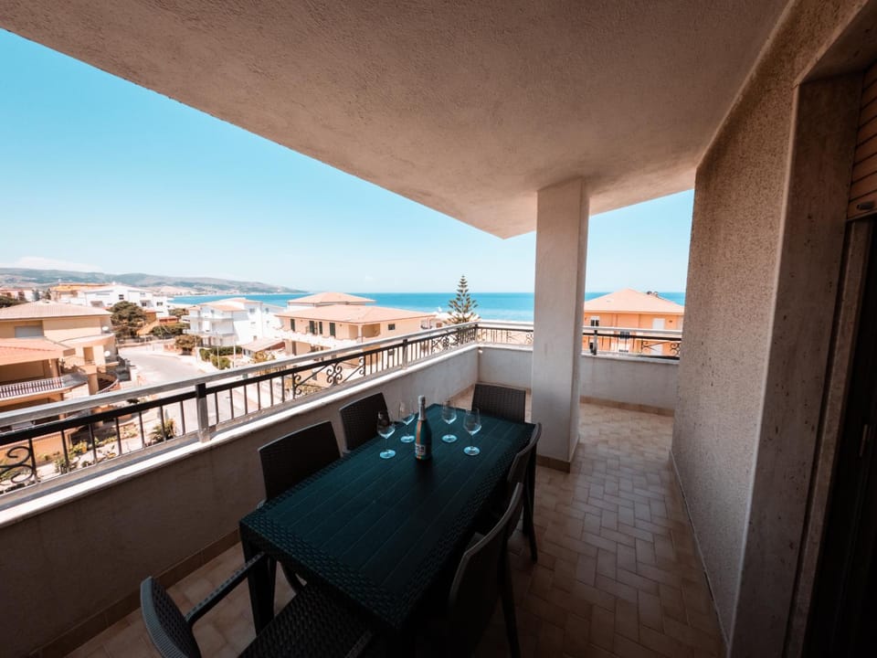 Balcony/Terrace, City view, Sea view, Street view
