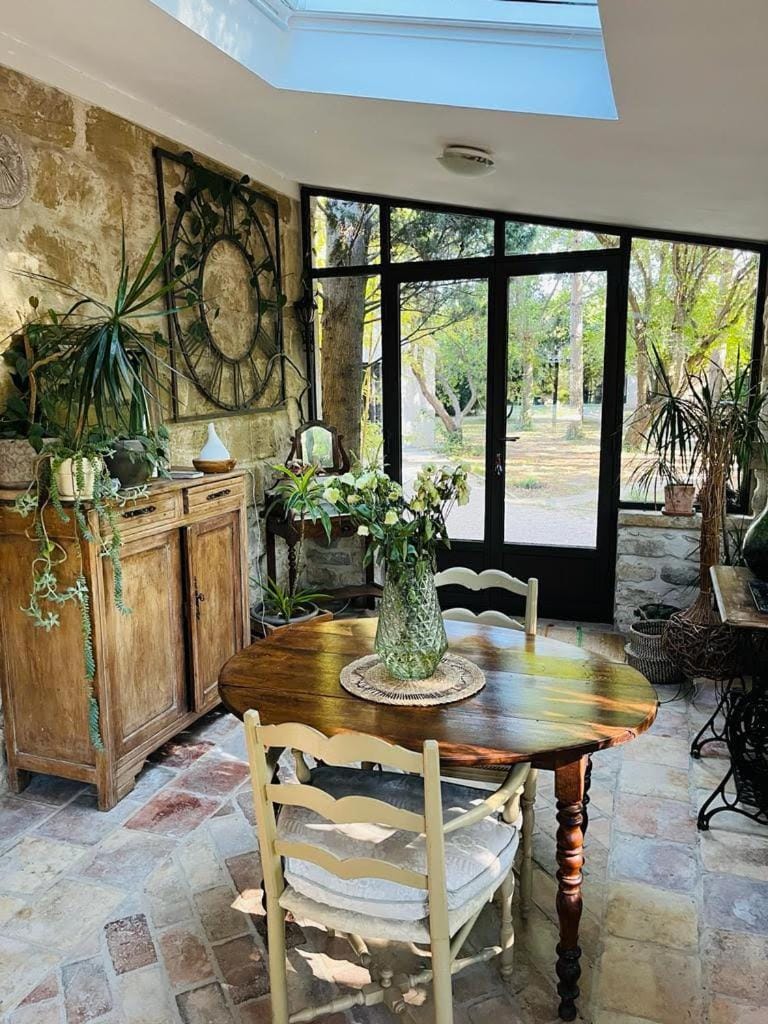 CHAMBRE D’HÔTE CHARLAMBIAS Bed and Breakfast in Tarascon