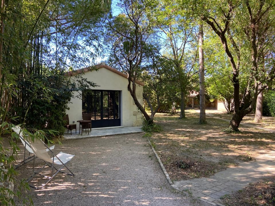 CHAMBRE D’HÔTE CHARLAMBIAS Bed and Breakfast in Tarascon