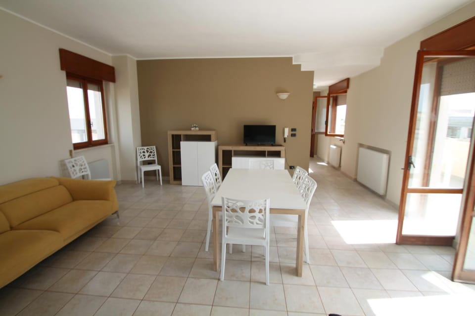 Living room, Dining area, air conditioner