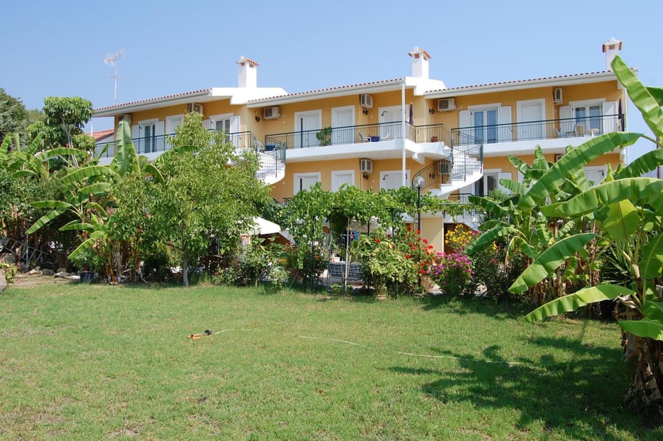 Facade/entrance, Garden