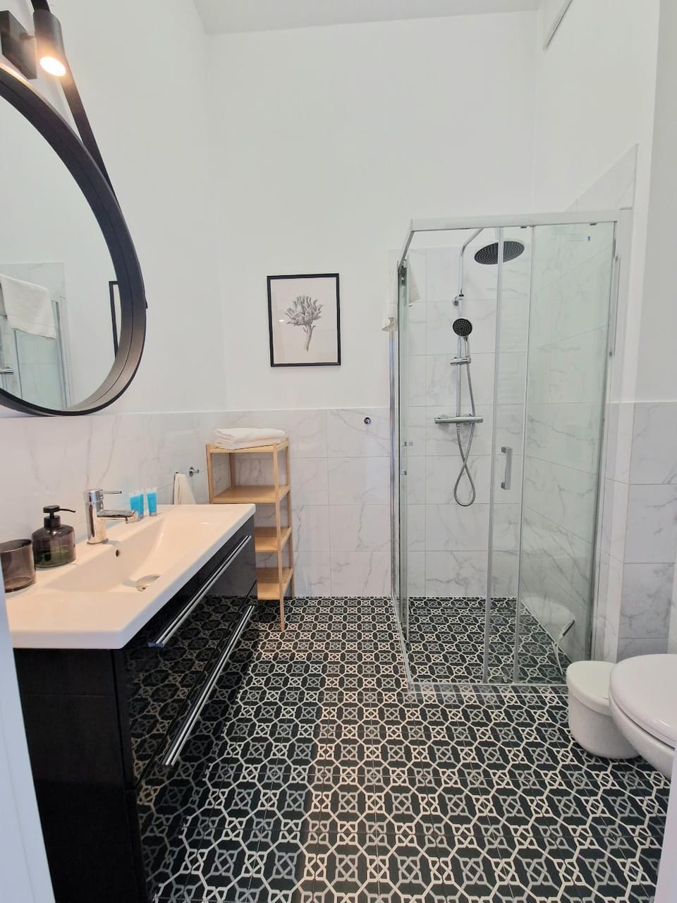 Shower, Toilet, Bathroom, towels