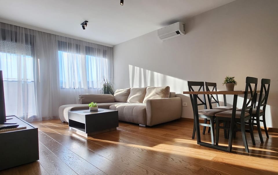 Living room, Dining area, air conditioner