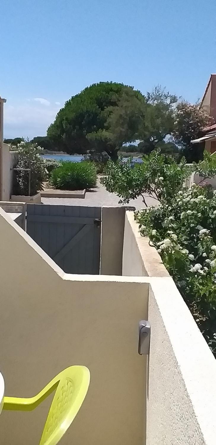 Maisonnette au bord de l'étang PORT LEUCATE House in Le Barcarès