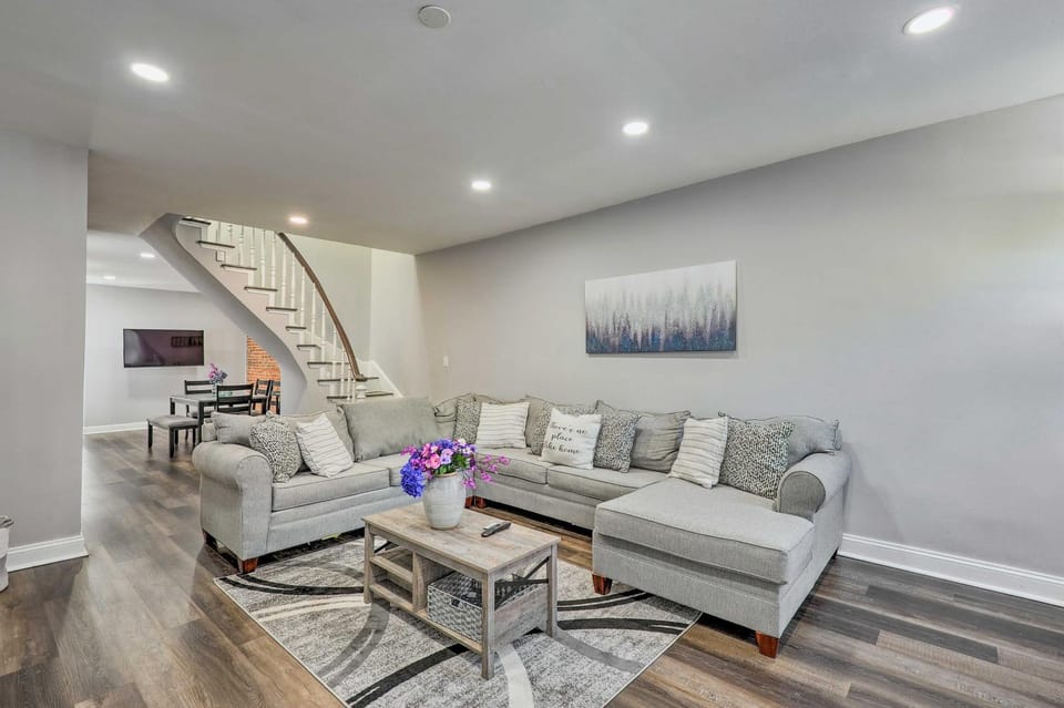 Baltimore Abode, Walk to Cross Street Market! House in Baltimore