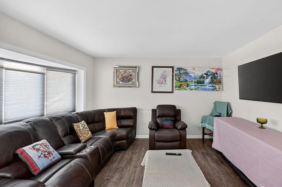 New Carrollton Home Between Baltimore + DC! House in New Carrollton